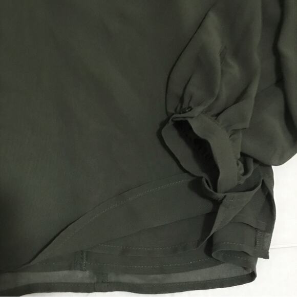 Bebe Deep V-neck Cold shoulder Top Size XS - Picture 3 of 13